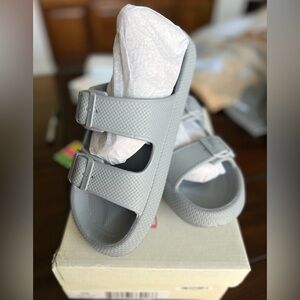 J Slides SOCOOL Women’s Grey Eva Sandals Sz 9